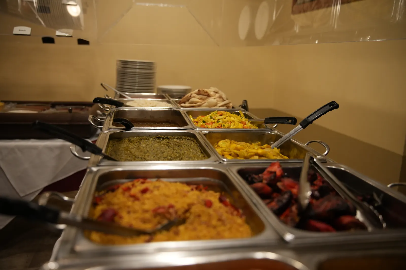 The India Palace lunch buffet line